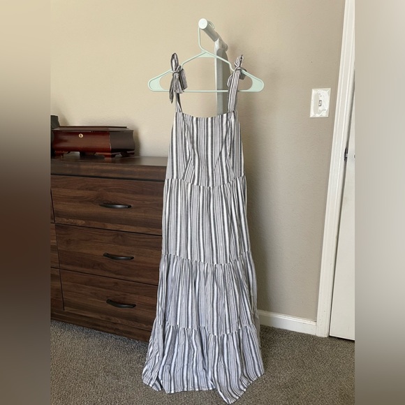 Old Navy Dresses & Skirts - Old Navy Maxi Sun Dress